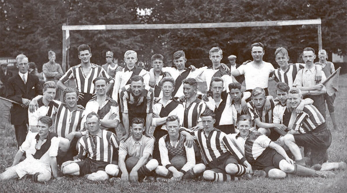 Foto voor oprichting, spelend onder de naam Harskampse Boys